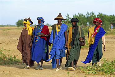 Peul men during transhumance, Sofara, Mali, West Africa, Africa