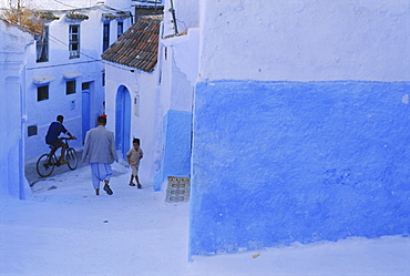 Street scene in Chefchaouen (Chaouen) (Chechaouen), Rif Region, Morocco, Africa