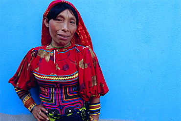 Cuna (Kuna) Indian woman, Mamardup village, Rio Sidra, San Blas archipelago, Panama, Central America