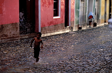 Child in the rain, UNESCO World heritage site, Trinidad, Region of Sancti Spiritus, Cuba, Central America