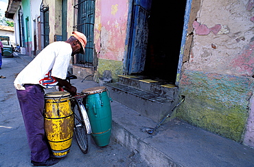 Cyclist, percussion player, UNESCO World Heritage site, Trinidad, Region of Sancti Spiritus, Cuba, Central America