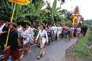 Procession for funeral ceremony, island of Bali, Indonesia, Southeast Asia, Asia