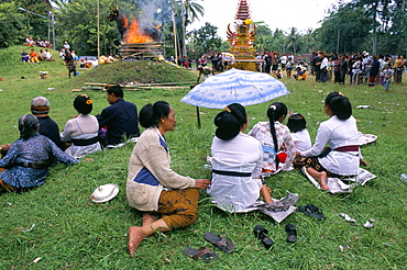 People at cremation, island of Bali, Indonesia, Southeast Asia, Asia