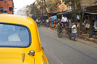 Rickshaw on the street, Kolkata (Calcutta), West Bengal, India, Asia 