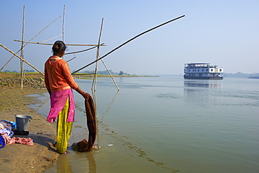 Woman with laundry and sukapha boat on the Hooghly River, part of Ganges River, West Bengal, India, Asia 