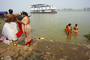 Ritual bathing and sukapha boat on the Hooghly River, part of Ganges River, West Bengal, India, Asia 