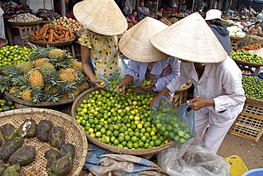 Dong Ba market, Hue, Vietnam, Indochina, Southeast Asia, Asia 