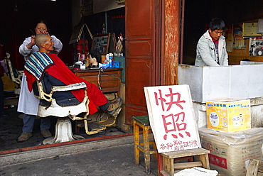 Local market, City of Lijiang, UNESCO World Heritage Site, Yunnan Province, China, Asia