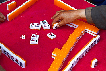 Mahjong players, Baisha village around Lijiang, Yunnan, China, Asia 