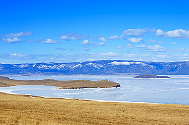 Maloe More (Little Sea), frozen lake during winter, Olkhon island, Lake Baikal, UNESCO World Heritage Site, Irkutsk Oblast, Siberia, Russia, Eurasia 