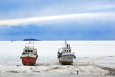 Frozen Harbour of Khoujir, Maloe More (Little Sea), frozen lake during winter, Olkhon island, Lake Baikal, UNESCO World Heritage Site, Irkutsk Oblast, Siberia, Russia, Eurasia