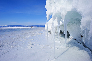 Maloe More (Little Sea), frozen lake during winter, Olkhon island, Lake Baikal, UNESCO World Heritage Site, Irkutsk Oblast, Siberia, Russia, Eurasia 