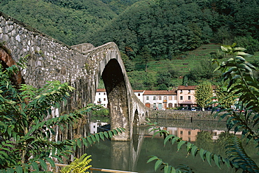 Pont du Diable (Devil's Bridge), Borgo a Mozzano, Lucca, Tuscany, Italy, Europe