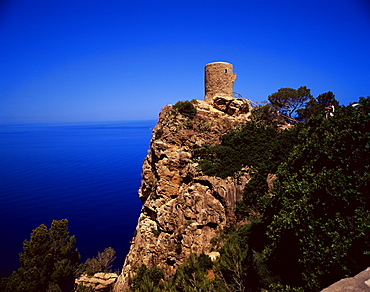 Mirador de Ses Animas and Serra de Tramuntana on northwest coast, Estellencs, Majorca, Balearic Islands, Spain, Mediterranean, Europe