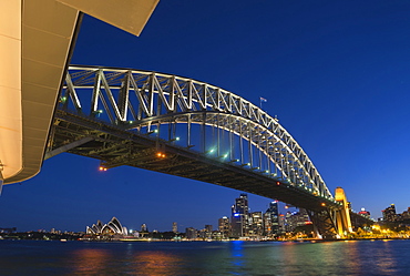 Harbour Bridge and Sydney skyline, Sydney, New South Wales, Australia, Pacific 