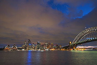 Harbour Bridge and Sydney skyline, Sydney, New South Wales, Australia, Pacific 