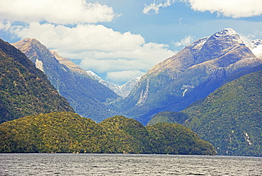 Doubtful Sound, Fiordland National Park, UNESCO World Heritage Site, Southland, South Island, New Zealand, Pacific