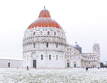 Baptistery, Cathedral and Leaning Tower on a snowy day, UNESCO World Heritage Site, Pisa, Tuscany, Italy, Europe