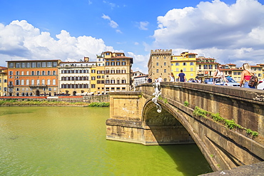 Santa Trinita Bridge spanning the River Arno, Florence, Tuscany, Italy, Europe