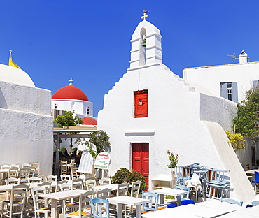 Outdoor restaurant, Mykonos Town, Mykonos, Cyclades Islands, Greek Islands, Greece, Europe