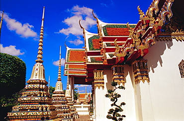 Temples and chedis of Wat Pho, Bangkok, Thailand