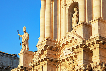 Syracuse Cathedral facade, Ortygia, UNESCO World Heritage Site, Syracuse, Sicily, Italy, Mediterranean, Europe