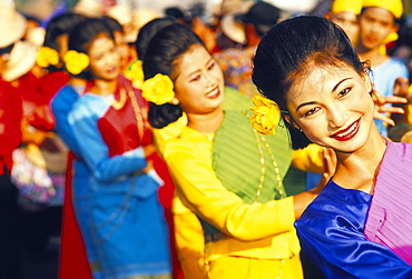 Thai girls performing local dance during King Narai Reign Fair, Lopburi, Thailand, Southeast Asia, Asia