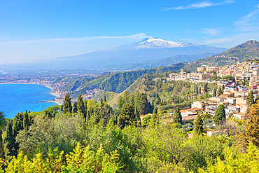 View of Taormina and Mount Etna in the distance, Taormina, Sicily, Italy, Mediterranean, Europe