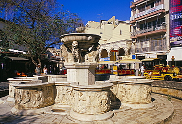 Morosini fountain on Plateia Venizelou, Iraklion (Heraklion), island of Crete, Greece, Mediterranean, Europe