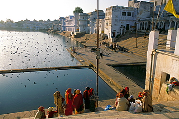 Pilgrims at Pushkar Lake, Pushkar, Rajasthan state, India, Asia