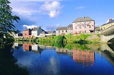 On the banks of the Nore River, town of Kilkenny, Ireland