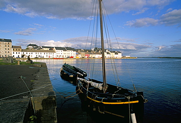 Long Walk view from Claddagh Quay, Galway town, County Galway, Connacht, Eire (Ireland), Europe