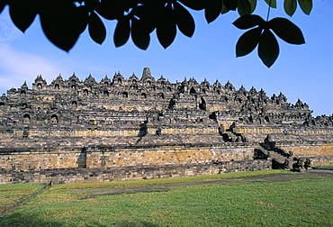 General view of temple mound, Buddhist site of Borobudur, UNESCO World Heritage Site, iisland of Java, Indonesia, Southeast Asia, Asia