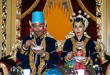 Traditional marriage, Place du Kraton, Jogyakarta, island of Java, Indonesia, Southeast Asia, Asia