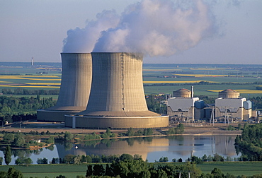 Nuclear power station of Saint Laurent-des-Eaux, Pays de Loire, Loire Valley, France, Europe