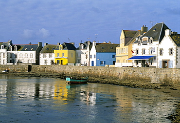 Le Quai des Francais Libres (Quay of the Free French), Ile de Sein, Breton Islands, Finistere, Brittany, France, Europe