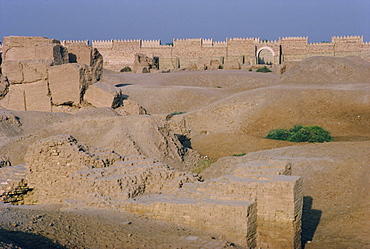 Ancient city ramparts, archaeological site of Babylon, Iraq, Middle East