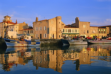 Waterfront, Quai Bernonville (Bernonville Quay), Commune de Saint Martin (St. Martin), Ile de Re, Charente Maritime, France, Europe