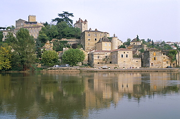 Ancient Cathar city, medieval town of Puy-l'Eveque, Vallee du Lot (Lot Valley), Midi-Pyrenees, France, Europe