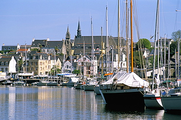 Port and quarter of Saint Goustan, town of Auray, Gulf of Morbihan, Brittany, France, Europe