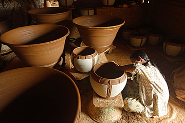 Potter in Nwe Nyein, a pottery town along the Irrawaddy river, Mandalay Division, Republic of the Union of Myanmar (Burma), Asia 