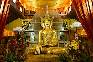 Buddhist monastery, Hsipaw area, Shan State, Republic of the Union of Myanmar (Burma), Asia 