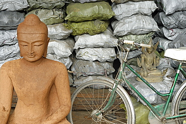 Lost-wax casting open air workshop, Amarapura, Mandalay Division, Republic of the Union of Myanmar (Burma), Asia 