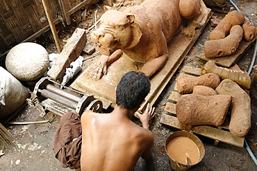 Lost-wax casting open air workshop, Amarapura, Mandalay Division, Republic of the Union of Myanmar (Burma), Asia 