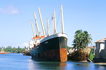 Wrecked boat after Cyclone Marylin in 1995, Cote de Roseau, island of Dominica, West Indies, Central America 