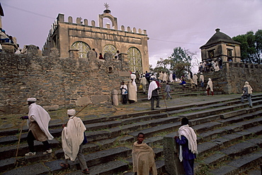 Christian pilgrims, Easter festival, Sainte Marie de Sion, Axoum (Axum) (Aksum), Tigre region, Ethiopia, Africa