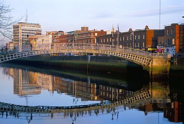 The Ha'penny bridge over the Liffey River, Dublin, County Dublin, Eire (Ireland), Europe