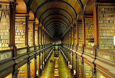 Gallery of the Old Library, Trinity College, Dublin, County Dublin, Eire (Ireland), Europe