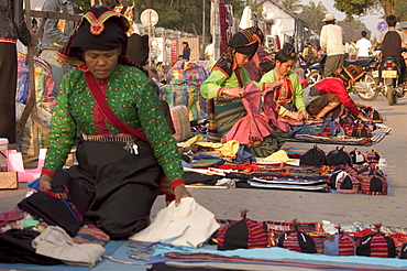 Hmong people selling goods at Luang Prabang tourist market, Luang Prabang, Laos, Indochina, Southeast Asia, Asia