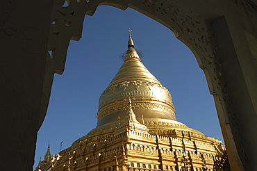 Shwezigon Pagoda, Bagan (Pagan), Myanmar (Burma), Asia